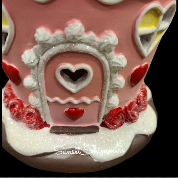 Christmas Pink Light Up Sugared Chocolate CUPCAKE GINGERBREAD House New - Picture 9 of 14